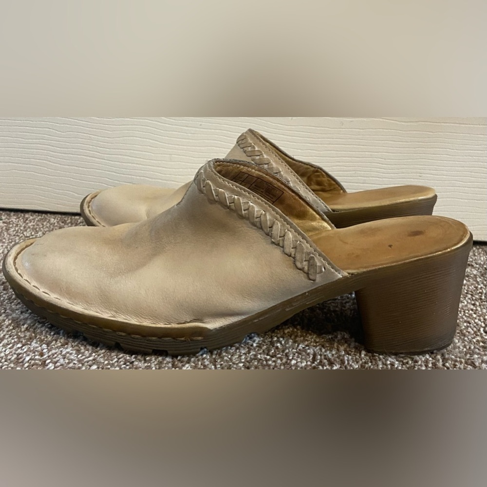 VTG Dr Doc Martens DANA Tan Leather Heeled Clogs US 9 Slide Mule 11702 00s Y2K
